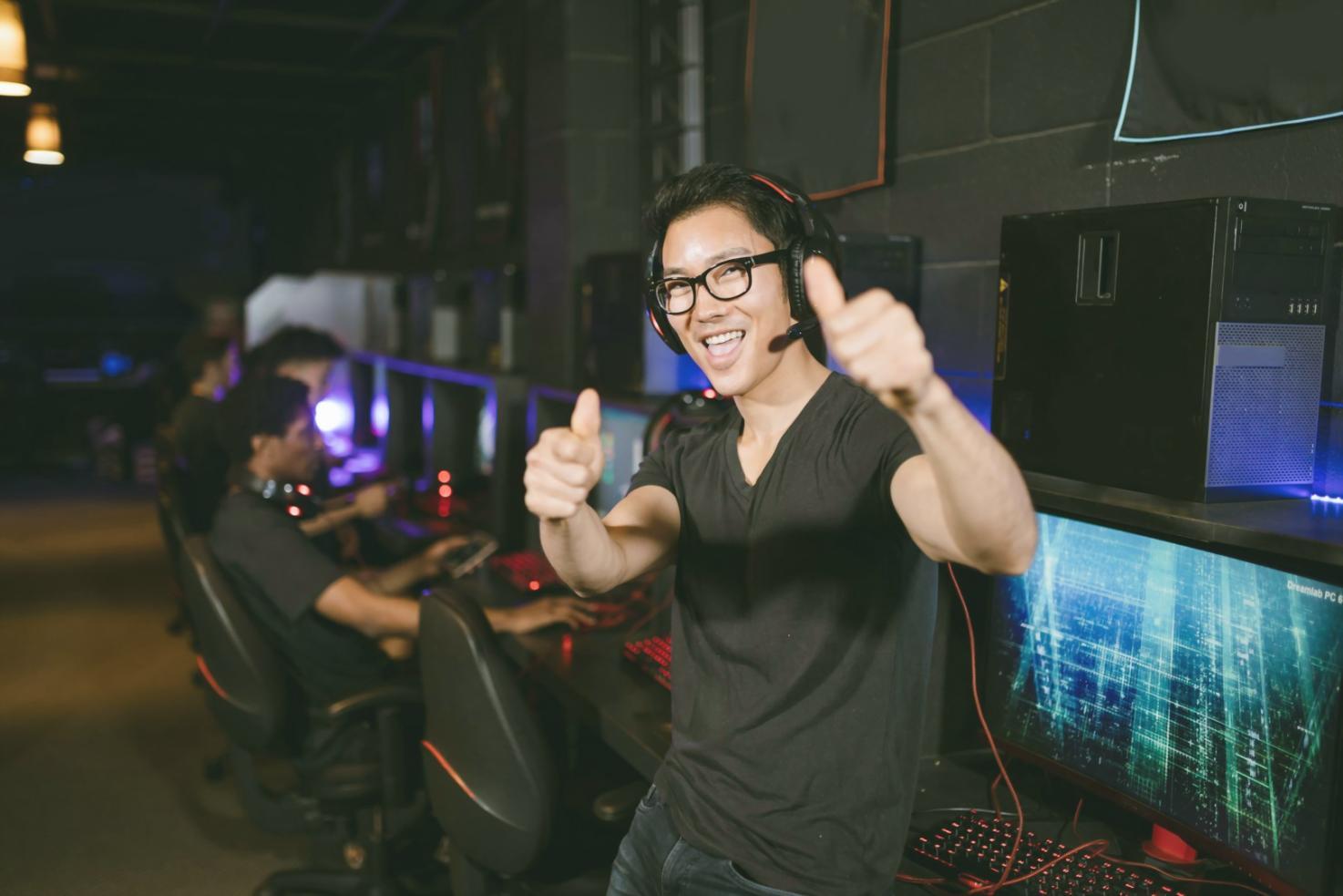 Sesión de análisis táctico en talleres de esports Sotimera